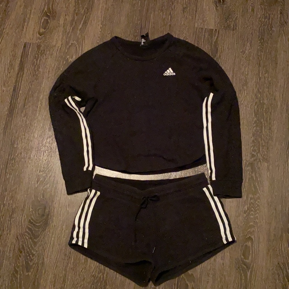 Cropped Adidas crew neck and short set